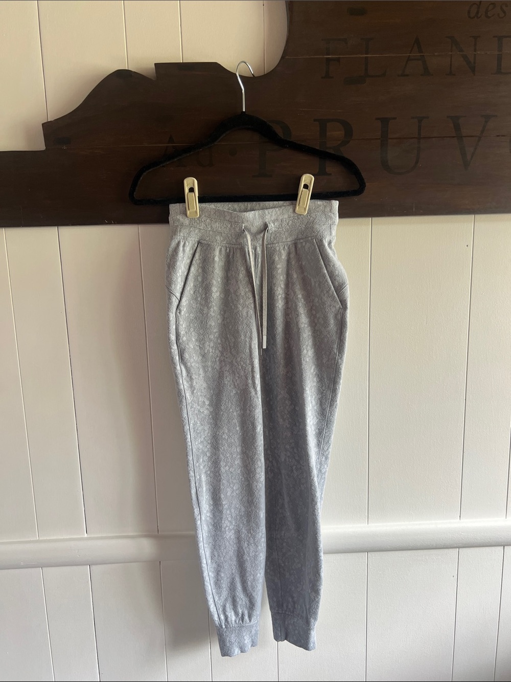 Lululemon Light Gray Patterned Sweatpants with Drawstring